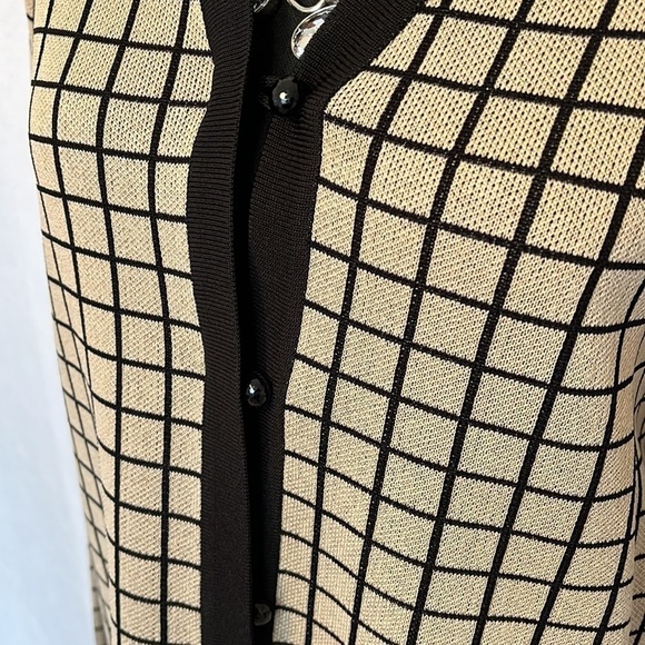 Misook Exclusive jacket sweater acrylic Black/beige buttondown colorblock. MP - Picture 4 of 6